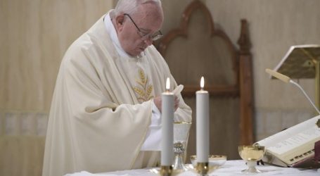 Uscito “Ave Maria”, il nuovo libro di Papa Bergoglio