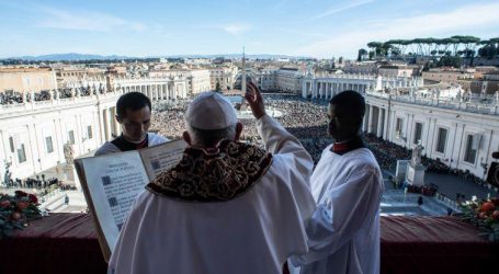 Urbi et Orbi. Papa: anche se diversi, viviamo come fratelli in umanità