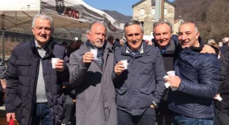 La tradizionale sosta della “Milano-Sanremo” a Masone