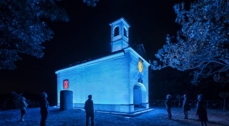 La chiesa “blu” di Montei