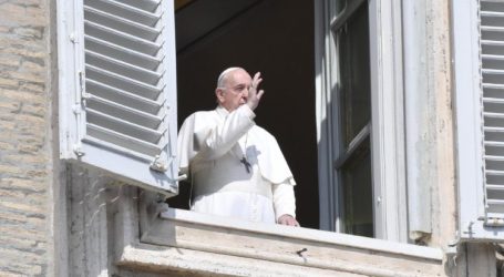 Il Papa: alla pandemia del virus rispondiamo con l’universalità della preghiera