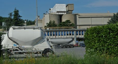 Cresce la tensione per la possibile chiusura del cementificio di Arquata