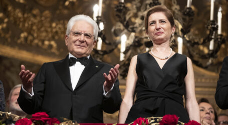 Bis di Sergio Mattarella. Ma non siamo alla Scala