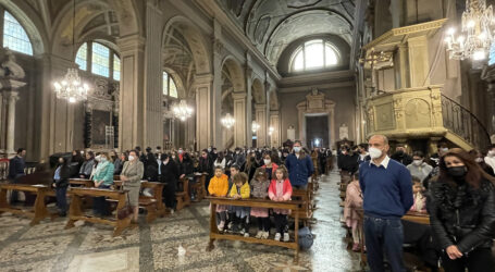 «Gesù è la luce che illumina i nostri buchi neri»