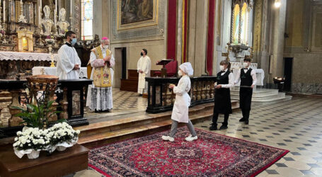 Il vescovo in visita al “Santachiara” di Stradella