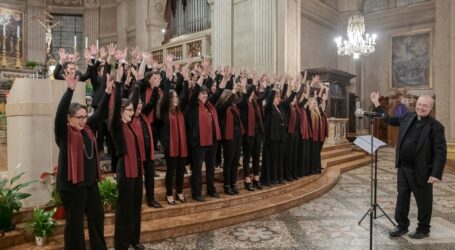 Il Coro di Roma diretto da Frisina fa il tutto esaurito