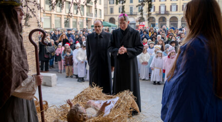 Il presepe vivente in piazza Duomo