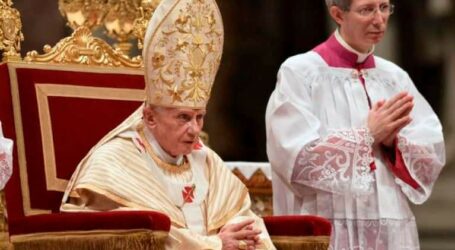 La morte di Benedetto XVI. Il vescovo Mons. Guido Marini invita la Diocesi di Tortona alla preghiera