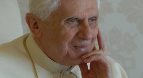 Addio a Benedetto XVI, umile lavoratore nella vigna del Signore