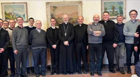 Famiglie e sacerdoti insieme ai giovani del seminario