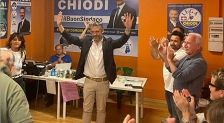 Chiodi stravince al primo turno