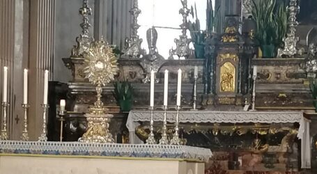 Riprende l’adorazione eucaristica quotidiana