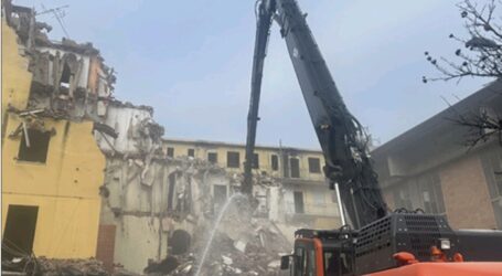 Abbattuti gli edifici di piazza Italia