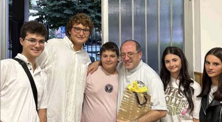 Il saluto a padre Antonio Bongallino