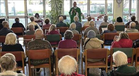 Il vescovo visita la “Pezzani”