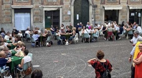 Si gioca a burraco in piazza per il Banco Alimentare