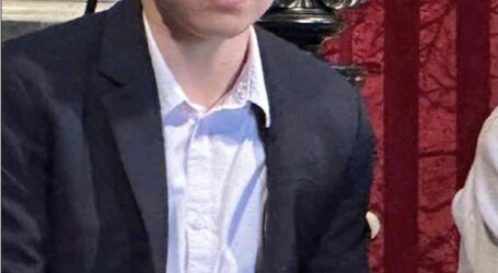 Giulio Libero Consoli suona il pianoforte al castello di Pozzolo